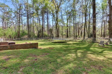 SUPER LOCATION, GREAT CONDITION... This well-maintained family - photo 38