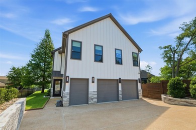Welcome to this stunning gated 3-bedroom, 3-bathroom lake home - photo 2