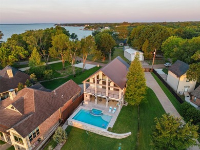 Welcome to this stunning gated 3-bedroom, 3-bathroom lake home - photo 3