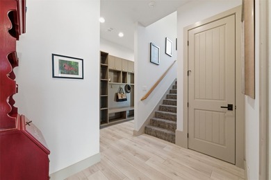 Welcome to this stunning gated 3-bedroom, 3-bathroom lake home - photo 6