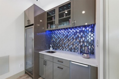 Welcome to this stunning gated 3-bedroom, 3-bathroom lake home - photo 9