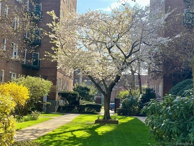 TOP FLOOR unit in the quiet gated community of Cathedral Gardens - photo 7