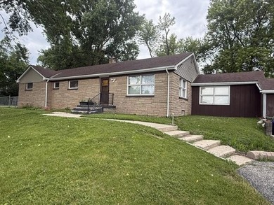 Brick ranch on large corner lot with views of Little Muskego - photo 2