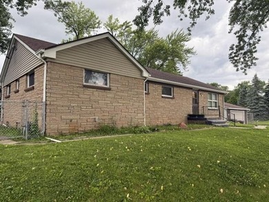 Brick ranch on large corner lot with views of Little Muskego - photo 4