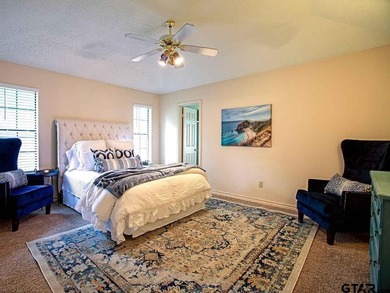 Pretty 3/2/2 Cottage in Chandler, TX! This inviting 3-bedroom - photo 11