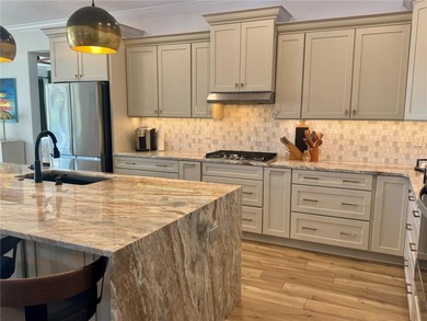 *Your Private Oasis Awaits: Stunning Golf Course Home with