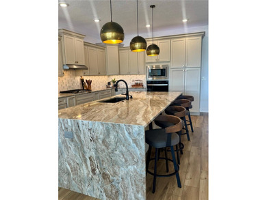 *Your Private Oasis Awaits: Stunning Golf Course Home with