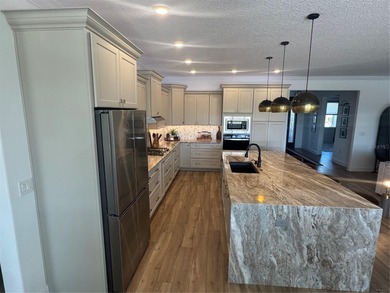 *Your Private Oasis Awaits: Stunning Golf Course Home with