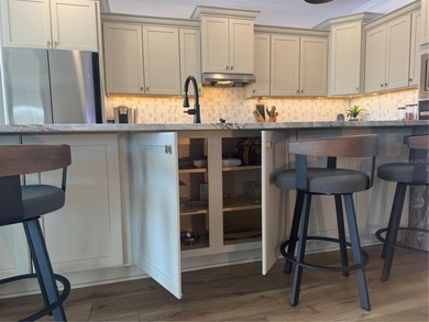 *Your Private Oasis Awaits: Stunning Golf Course Home with