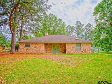 Pretty 3/2/2 Cottage in Chandler, TX! This inviting 3-bedroom - photo 21