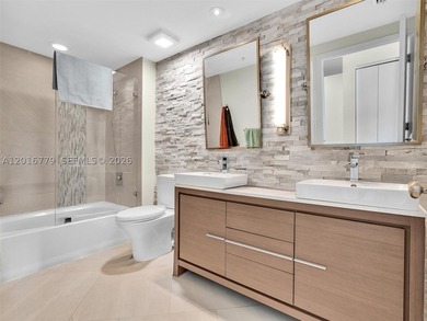 Beautifully renovated residence with breathtaking direct bay - photo 22
