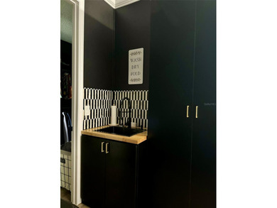 *Your Private Oasis Awaits: Stunning Golf Course Home with