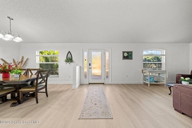Spacious and beautifully maintained 3 bedroom, 2 bathroom home - photo 3