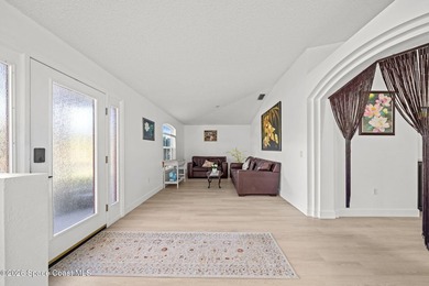 Spacious and beautifully maintained 3 bedroom, 2 bathroom home - photo 5
