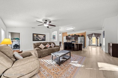 Spacious and beautifully maintained 3 bedroom, 2 bathroom home - photo 10