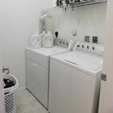 LARGEST 2 Story END Unit Townhse-3Bd/2.5Ba/2CarGar+LOFT/2161sf - photo 19