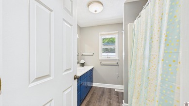 Welcome to your ultimate lakefront escape! This charming - photo 20