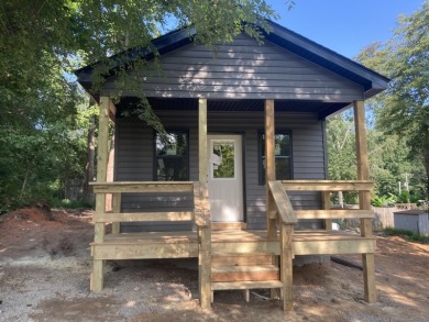 Lake Home For Sale in Scottsville, Kentucky