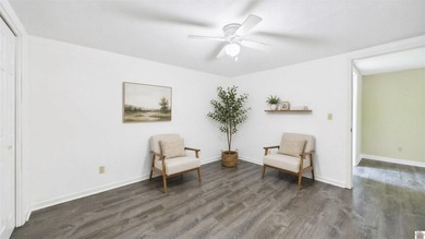 Welcome to your ultimate lakefront escape! This charming - photo 30