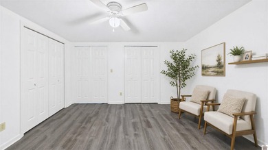 Welcome to your ultimate lakefront escape! This charming - photo 31