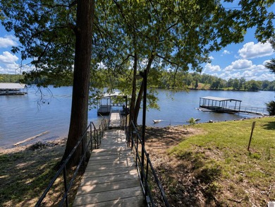 Welcome to your ultimate lakefront escape! This charming - photo 37