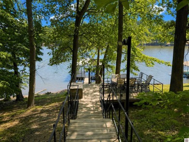 Welcome to your ultimate lakefront escape! This charming - photo 38
