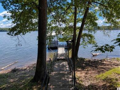 Welcome to your ultimate lakefront escape! This charming - photo 41