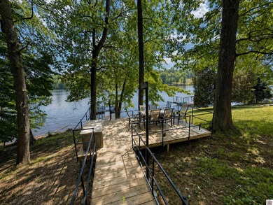 Welcome to your ultimate lakefront escape! This charming - photo 42