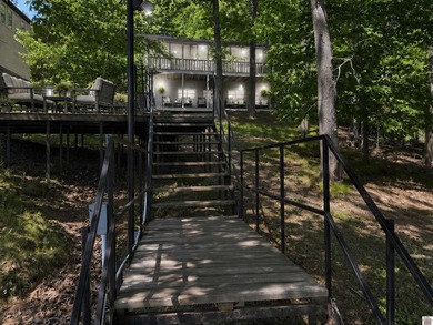Welcome to your ultimate lakefront escape! This charming - photo 44