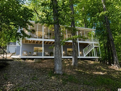 Welcome to your ultimate lakefront escape! This charming - photo 48