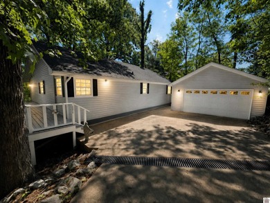 Welcome to your ultimate lakefront escape! This charming - photo 50
