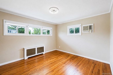 Welcome to this spacious 4-bedroom, 2-bathroom home located in - photo 11