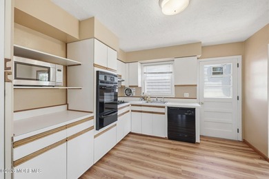 Beach living is affordable in this lovingly cared for 4 bed/2 - photo 17