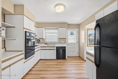 Beach living is affordable in this lovingly cared for 4 bed/2 - photo 18