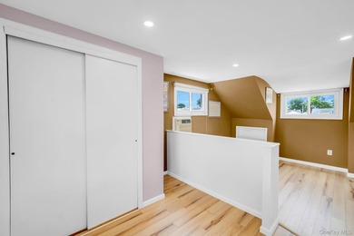 Welcome to this spacious 4-bedroom, 2-bathroom home located in - photo 19