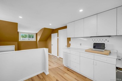 Welcome to this spacious 4-bedroom, 2-bathroom home located in - photo 20
