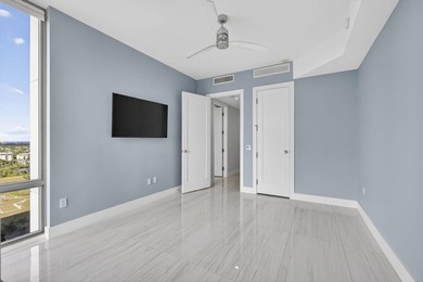 Welcome to this exceptional 3-bedroom, 3.5-bathroom waterfront - photo 20
