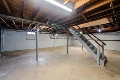Welcome to this spacious 4-bedroom, 2-bathroom home located in - photo 24