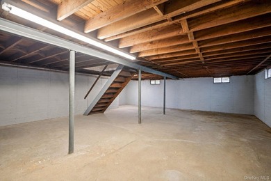 Welcome to this spacious 4-bedroom, 2-bathroom home located in - photo 26