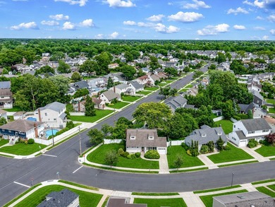 Welcome to this spacious 4-bedroom, 2-bathroom home located in - photo 32