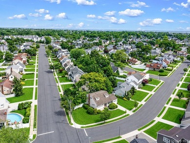 Welcome to this spacious 4-bedroom, 2-bathroom home located in - photo 33