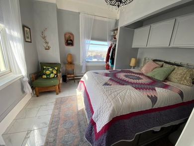 GET ONE-BEDROOM LIVING AT STUDIO HOA FEES with this smartly - photo 11