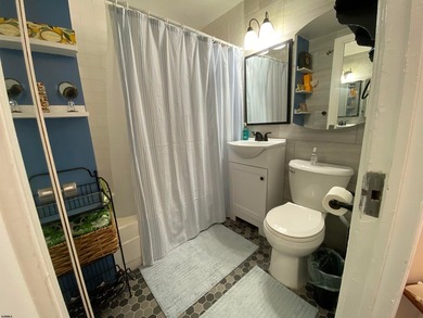 GET ONE-BEDROOM LIVING AT STUDIO HOA FEES with this smartly - photo 13