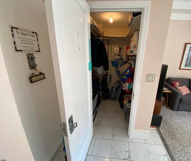 GET ONE-BEDROOM LIVING AT STUDIO HOA FEES with this smartly - photo 14