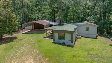 Well-maintained modular home on three lots located on a quiet - photo 6