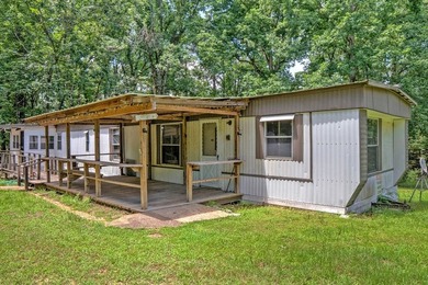 Well-maintained modular home on three lots located on a quiet - photo 9