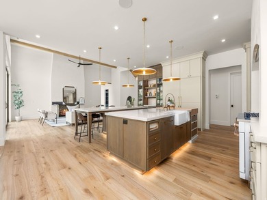 Welcome home to this stunning brand new luxury custom rambler - photo 8
