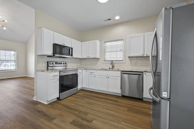 Beautifully updated 3-bedroom, 2.5-bath end-unit townhome-style - photo 11