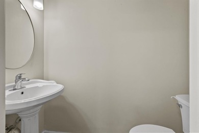 Beautifully updated 3-bedroom, 2.5-bath end-unit townhome-style - photo 14