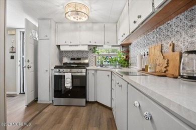 Welcome home! This stylish mobile home offers two bedrooms, a - photo 11
